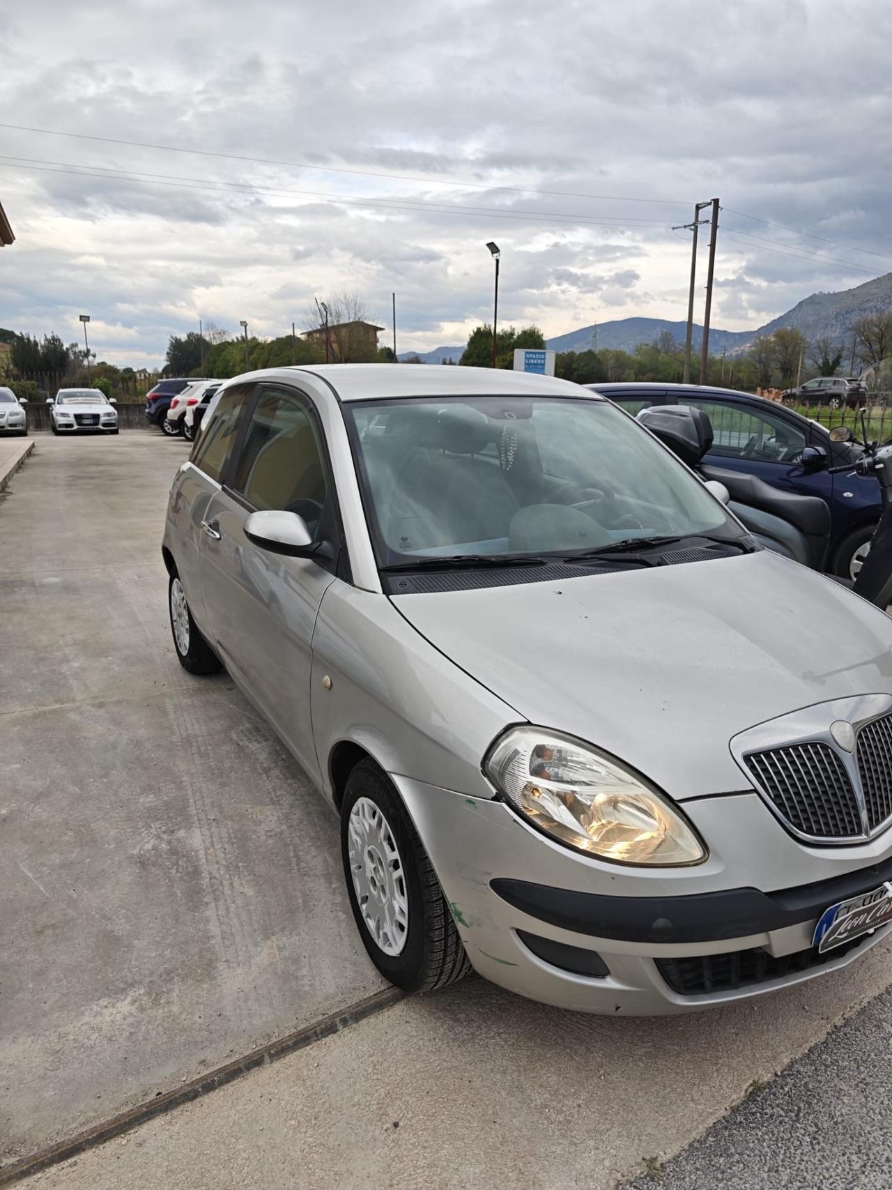 Lancia Ypsilon 1.2 16V Argento garantita 12 mesi