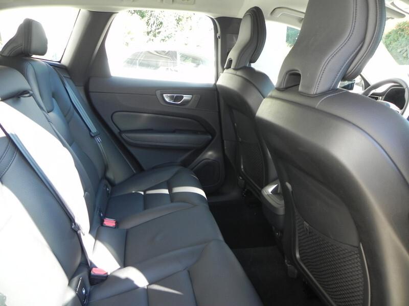Volvo XC 60 XC60 B4 (d) automatico Plus Dark