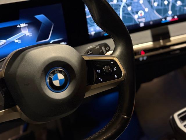 BMW iX xDrive40 Pacchetto Sportivo