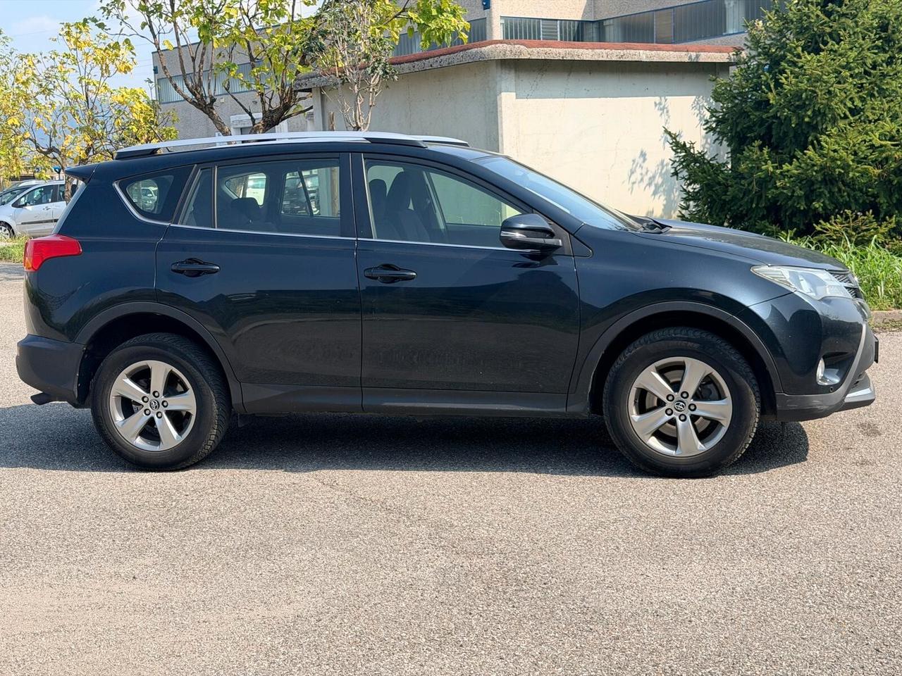 Toyota RAV4 2.0 D-4D 2WD Style White Edition Euro 5b - 2015 - 230.000 km