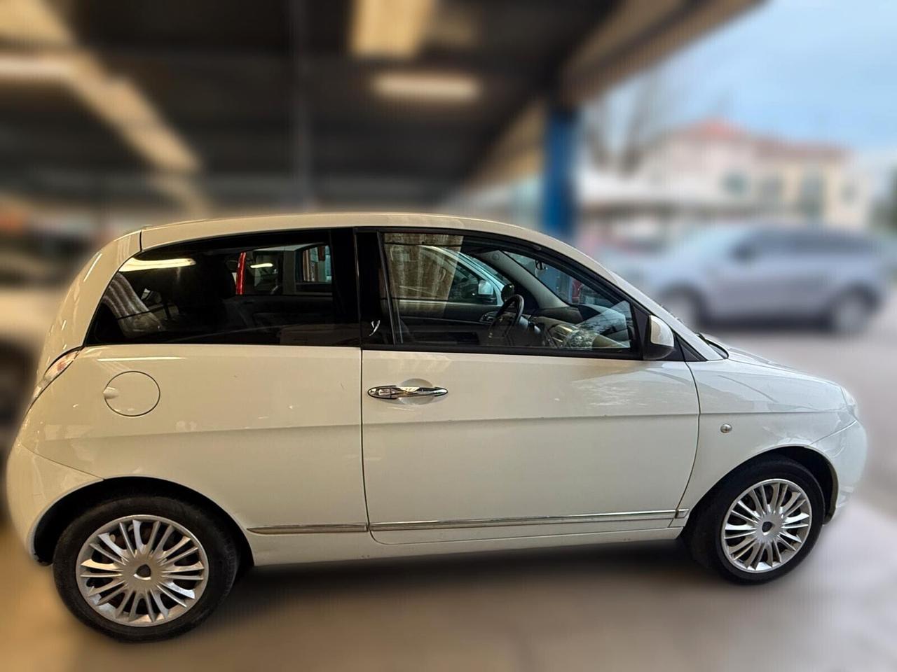 Lancia Ypsilon 1.3 MJT 75 CV Argento