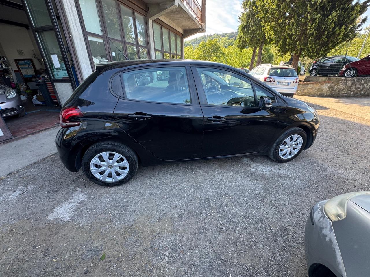 Peugeot 208 PureTech 82 5p. GPL Allure