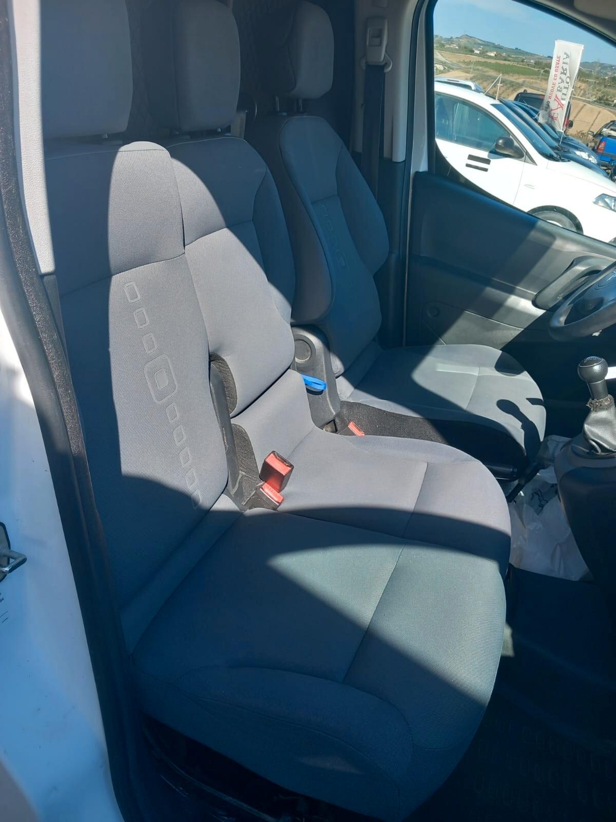 Citroen Berlingo 1.6 HDi 90 Van 3 posti Club L1