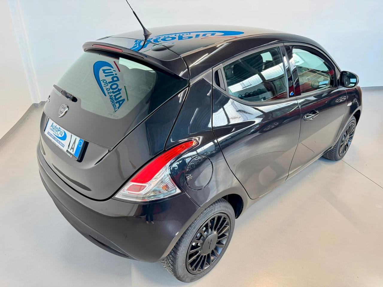 Lancia Ypsilon 1.2 69 CV 5 porte S&S Platinum 5 p.ti