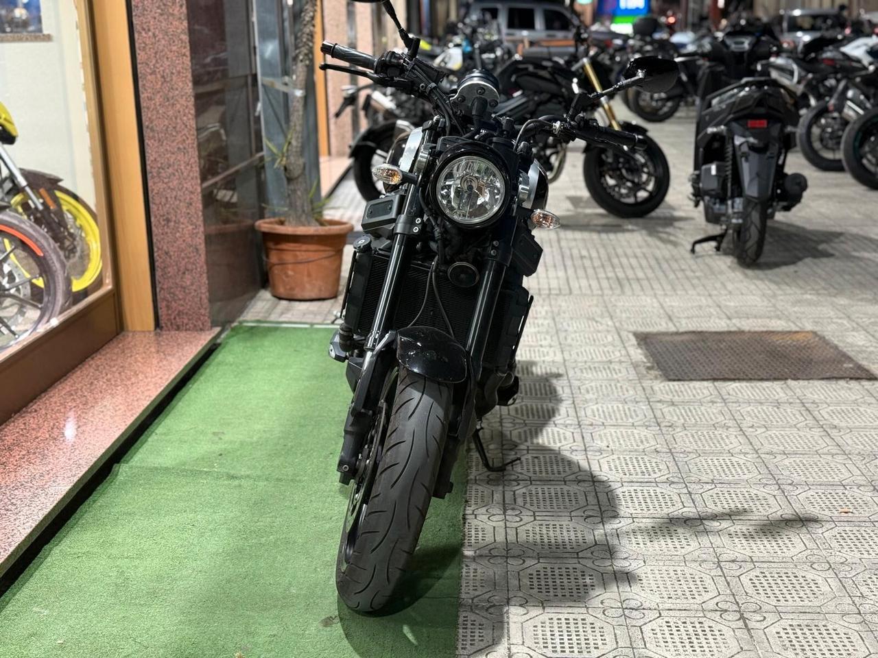 Yamaha XSR 900 tua a soli 82 euro al mese !