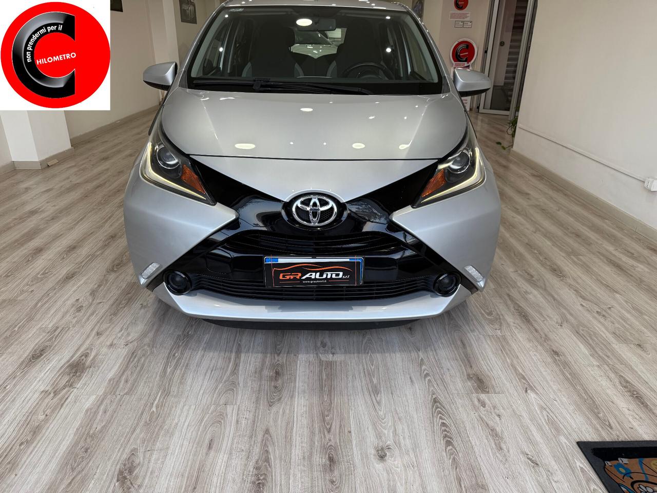 Toyota Aygo 1.0 VVT-i 69 CV 5 porte x-cite Neopatentati