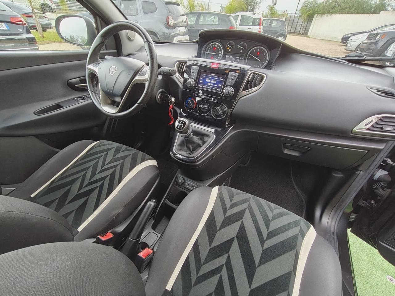 Lancia Ypsilon 1.2 69 CV 5 porte Gold - 2016