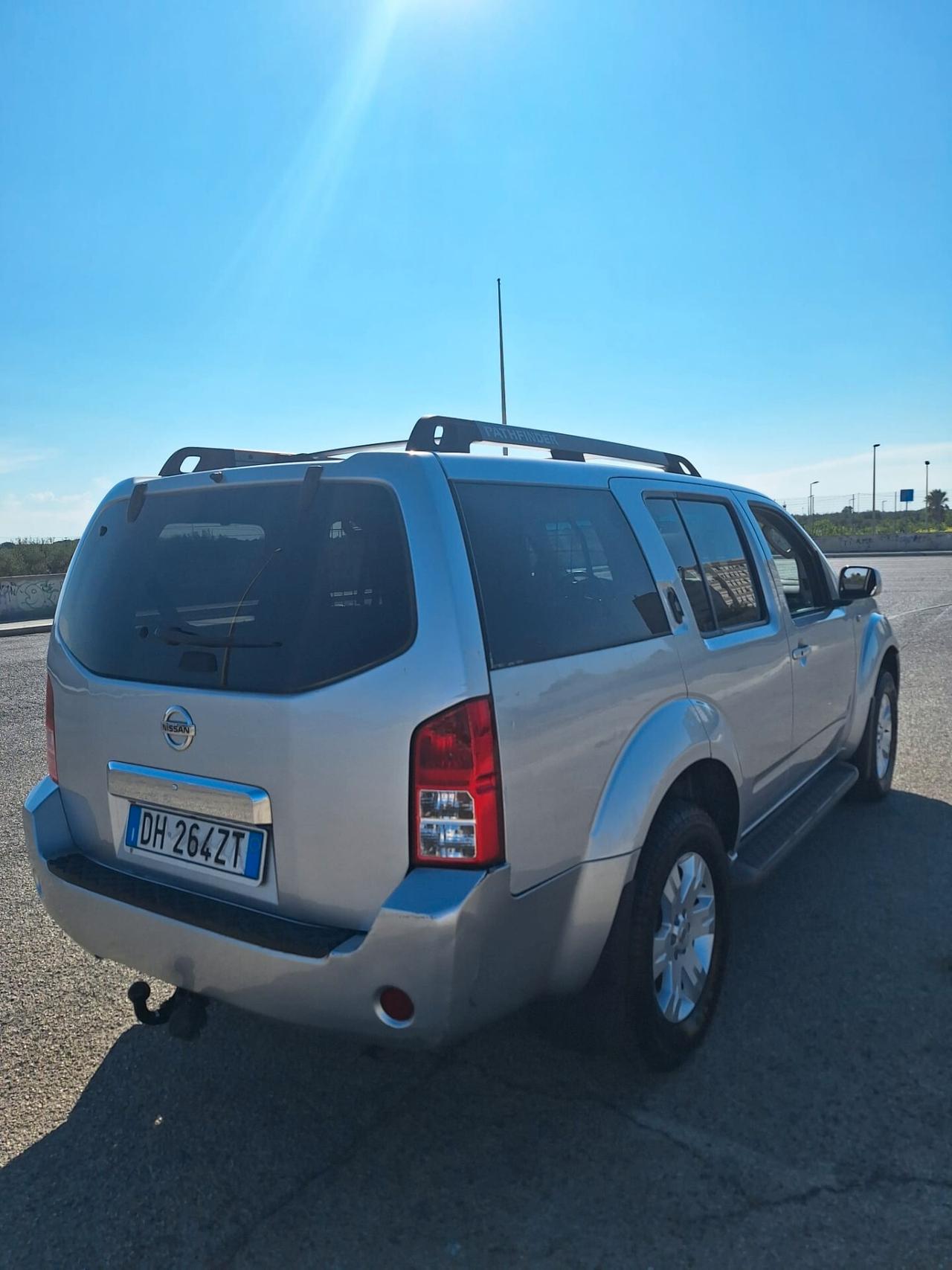 Nissan Pathfinder 2.5 dCi SE - GANCIO TRAINO