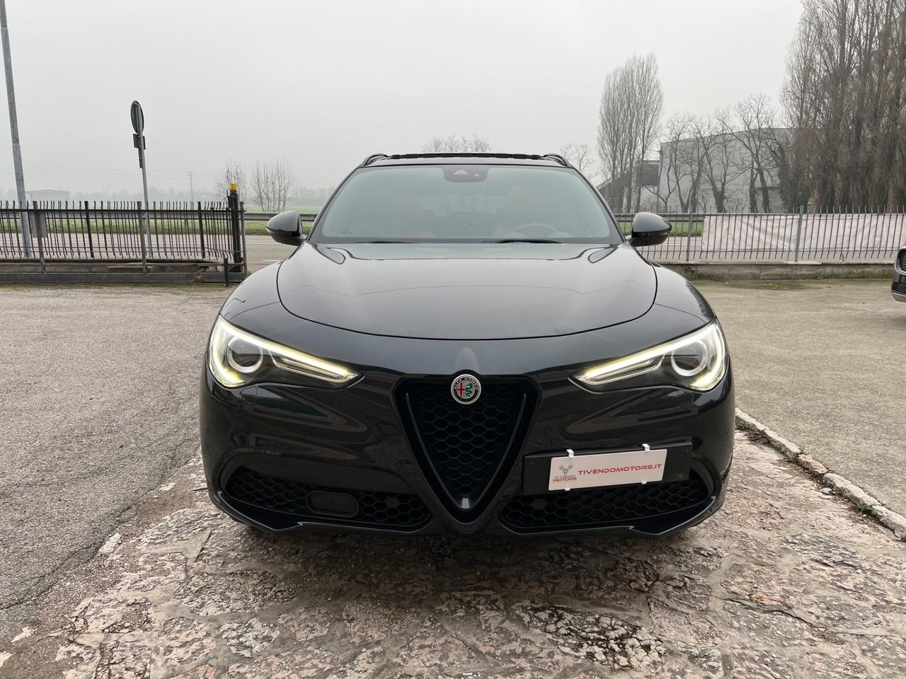 Alfa Romeo Stelvio 2.2 Turbodiesel 160 CV AT8 RWD Tetto Apribile, Pelle rossa Sport-Tech