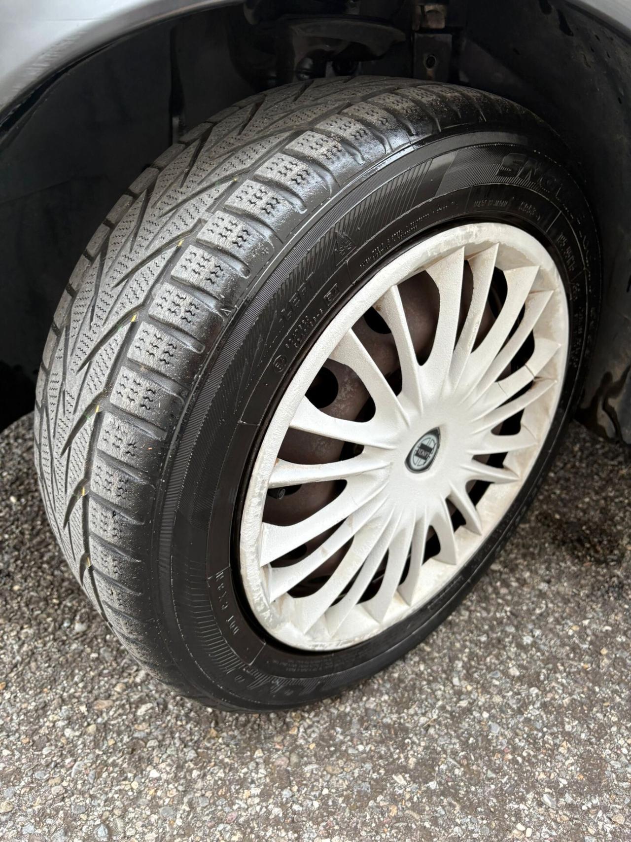 Lancia Ypsilon 1.2 Benzina 60cv NEOPATENTATI