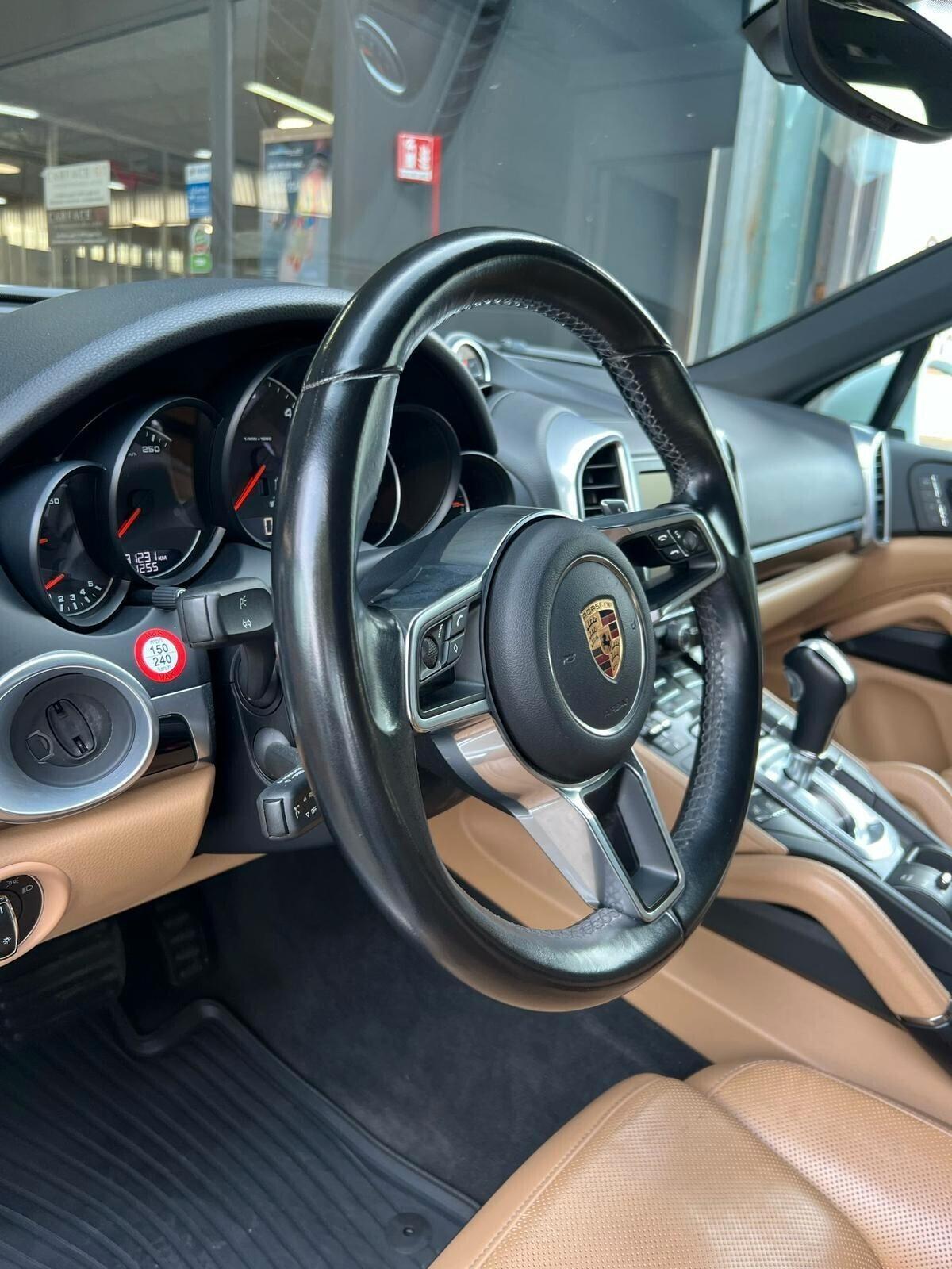 Porsche Cayenne 3.0 Diesel 236CV - 2017