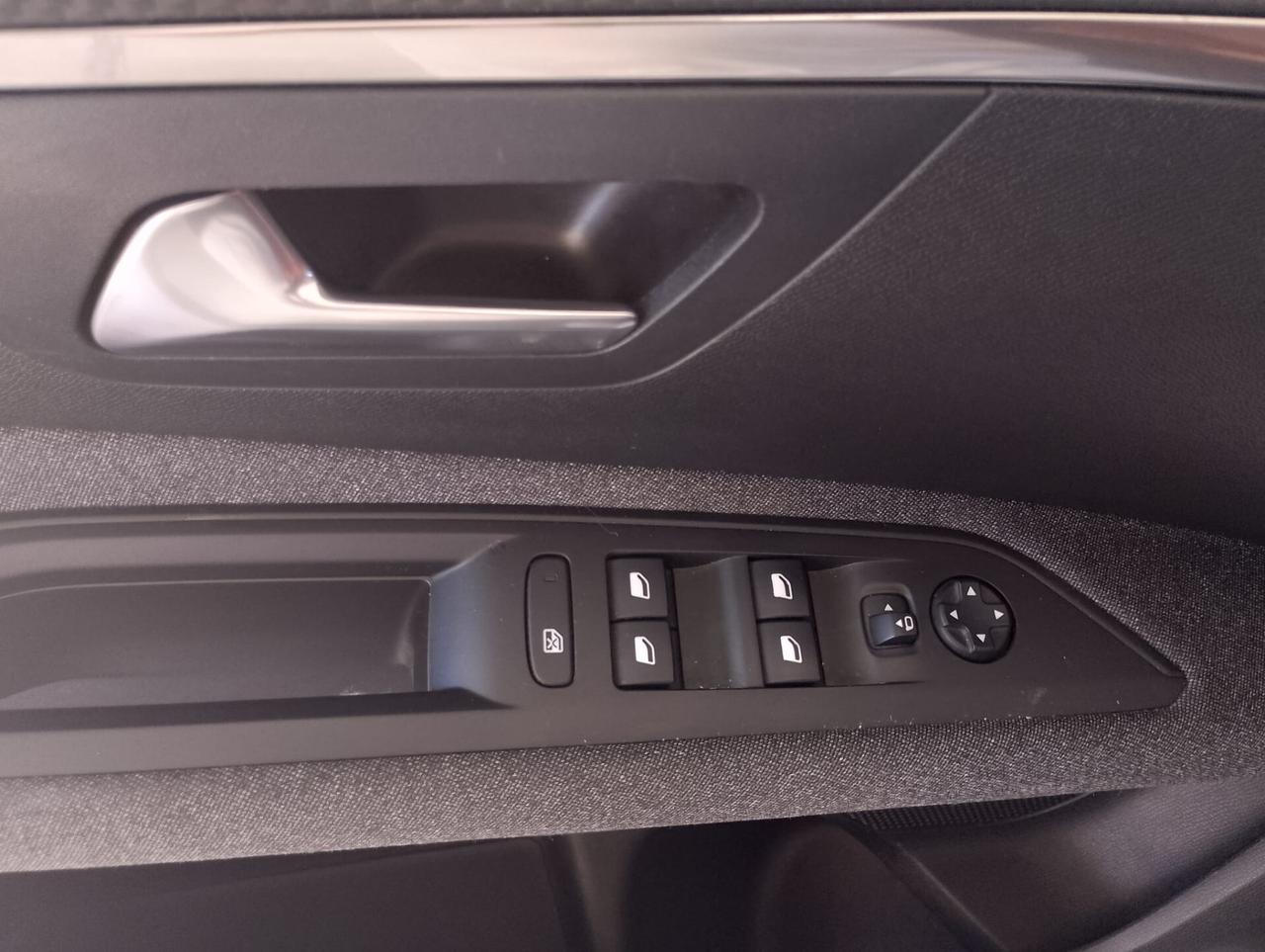 Peugeot 3008 PEUGEOT 3008 5P SUV BLUEHDI 130 EAT8 SeS BUSINESS AUTOMATICA