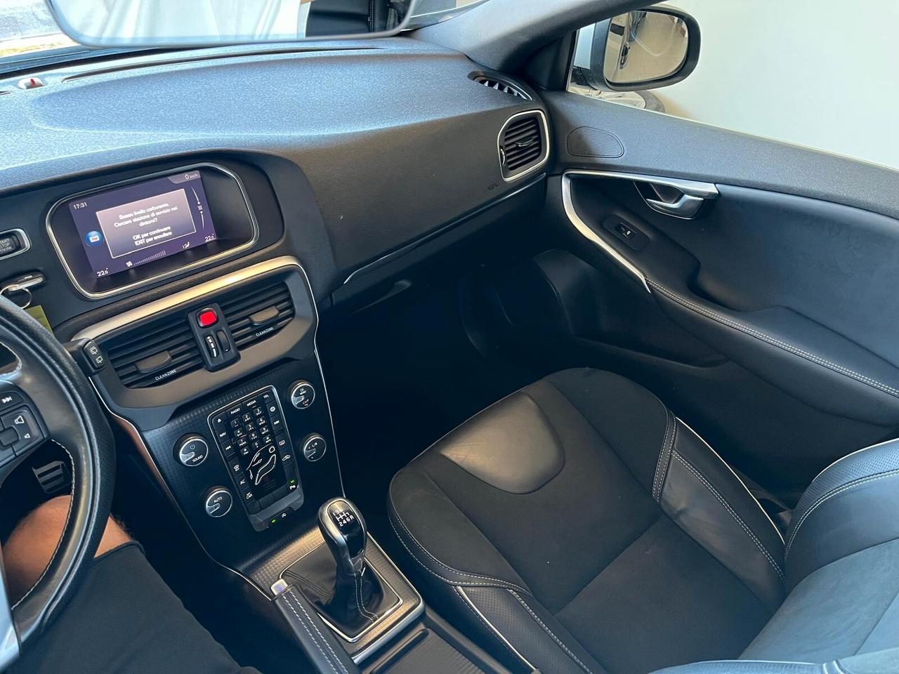 Volvo V40 D2 R-design