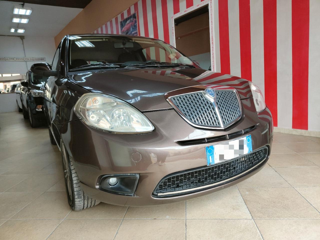 Lancia Ypsilon 1.3 MJT 75 CV Oro