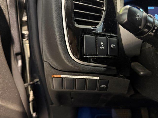 MITSUBISHI Outlander 2.2 DI-D 4WD Intense DAB+ Bluetooth