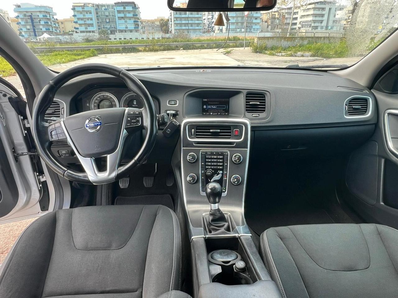 Volvo V60 D3 Momentum - 2011