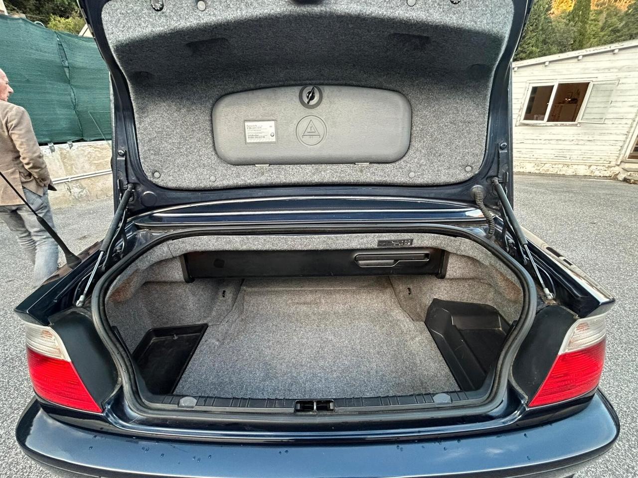 Bmw 320 320i (2.2) cat 4 porte Attiva