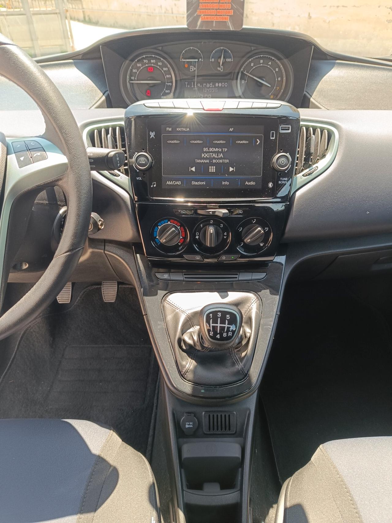 Lancia Ypsilon 1.0 FireFly 5 porte S&S Hybrid Gold