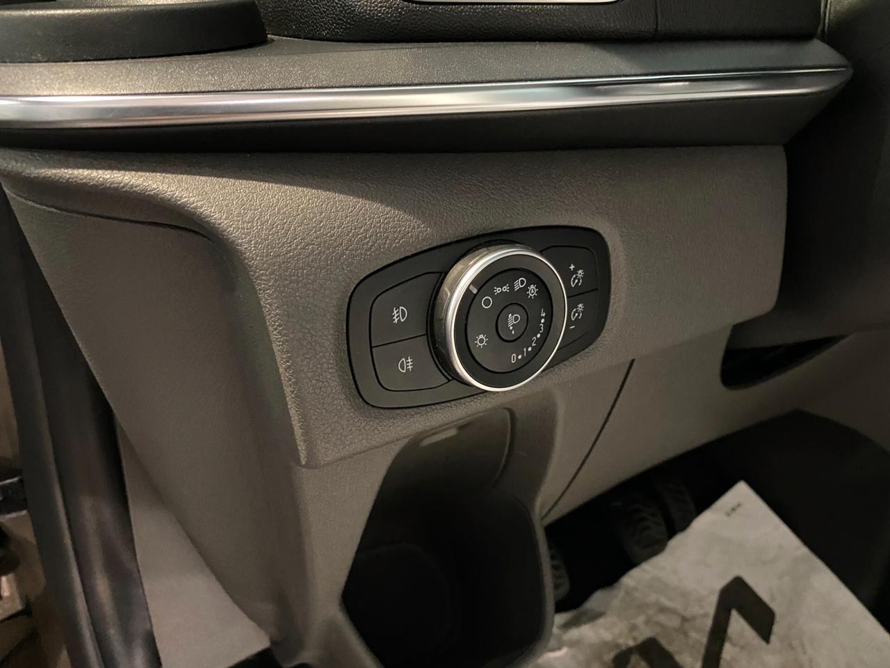 Ford Tourneo Custom 310 2.0 TDCi 130CV PC Titanium