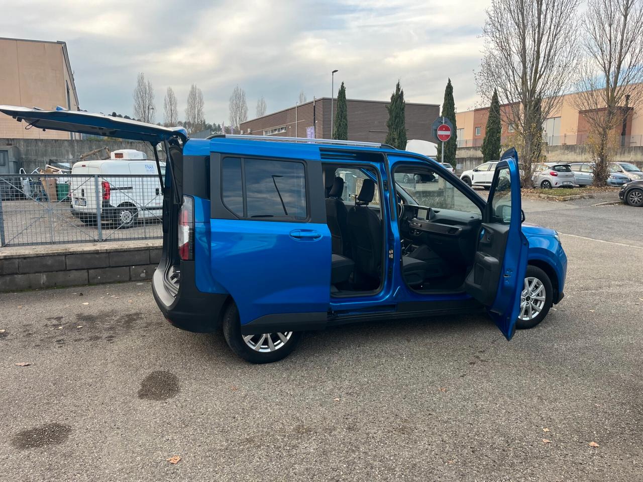Ford Tourneo Courier 1.0 EcoBoost Titanium
