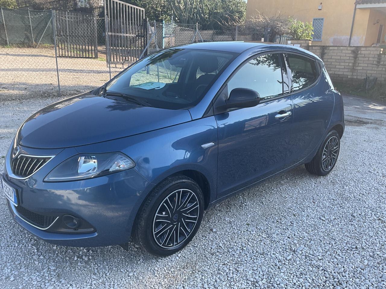 Lancia Ypsilon 1.0 FireFly 5 porte Hybrid Ecochic Gold