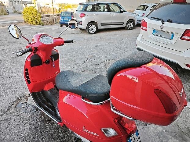 PIAGGIO Vespa 250 GTS accessoriata