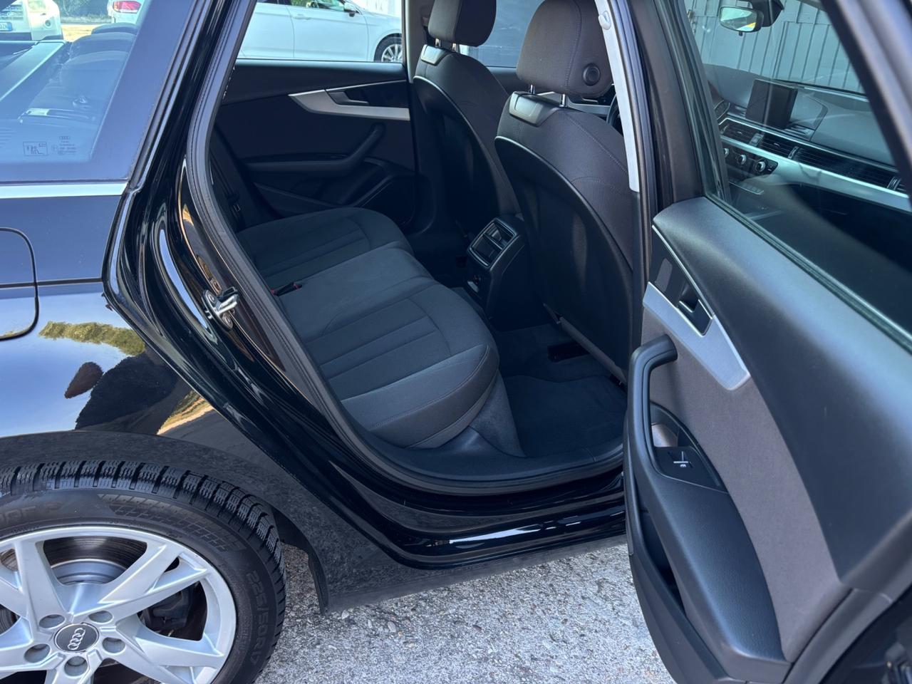 Audi A4 Avant 2.0 TDI 150 CV ultra Sport. Garanzia