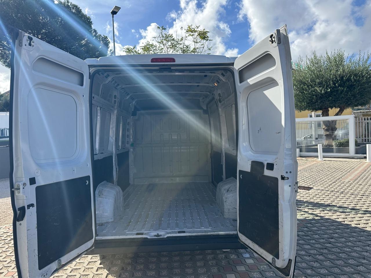 Peugeot Boxer 335 2.2 BlueHDi 140 S&S PC-TN Furgone