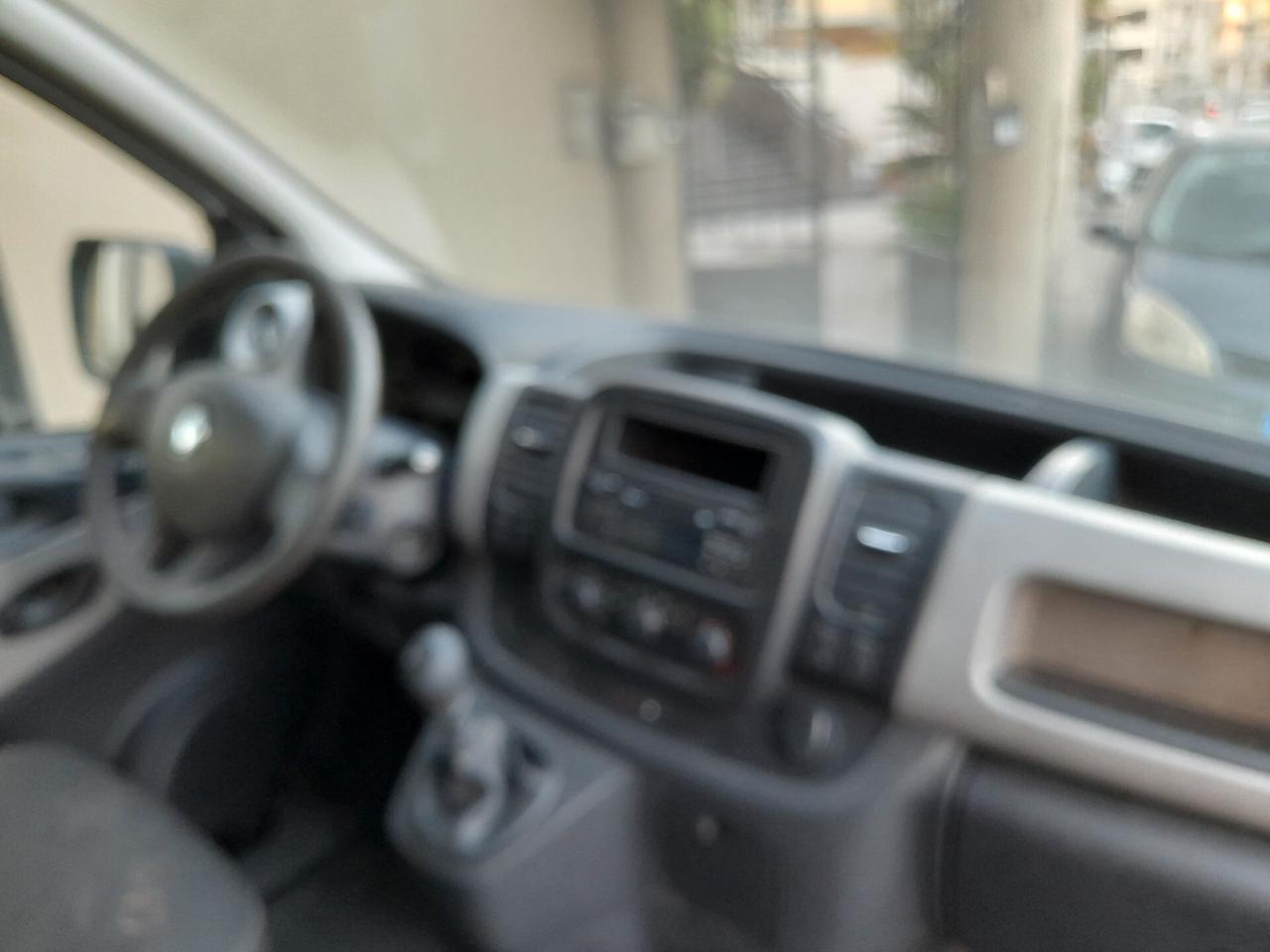 RENAULT TRAFIC 2014