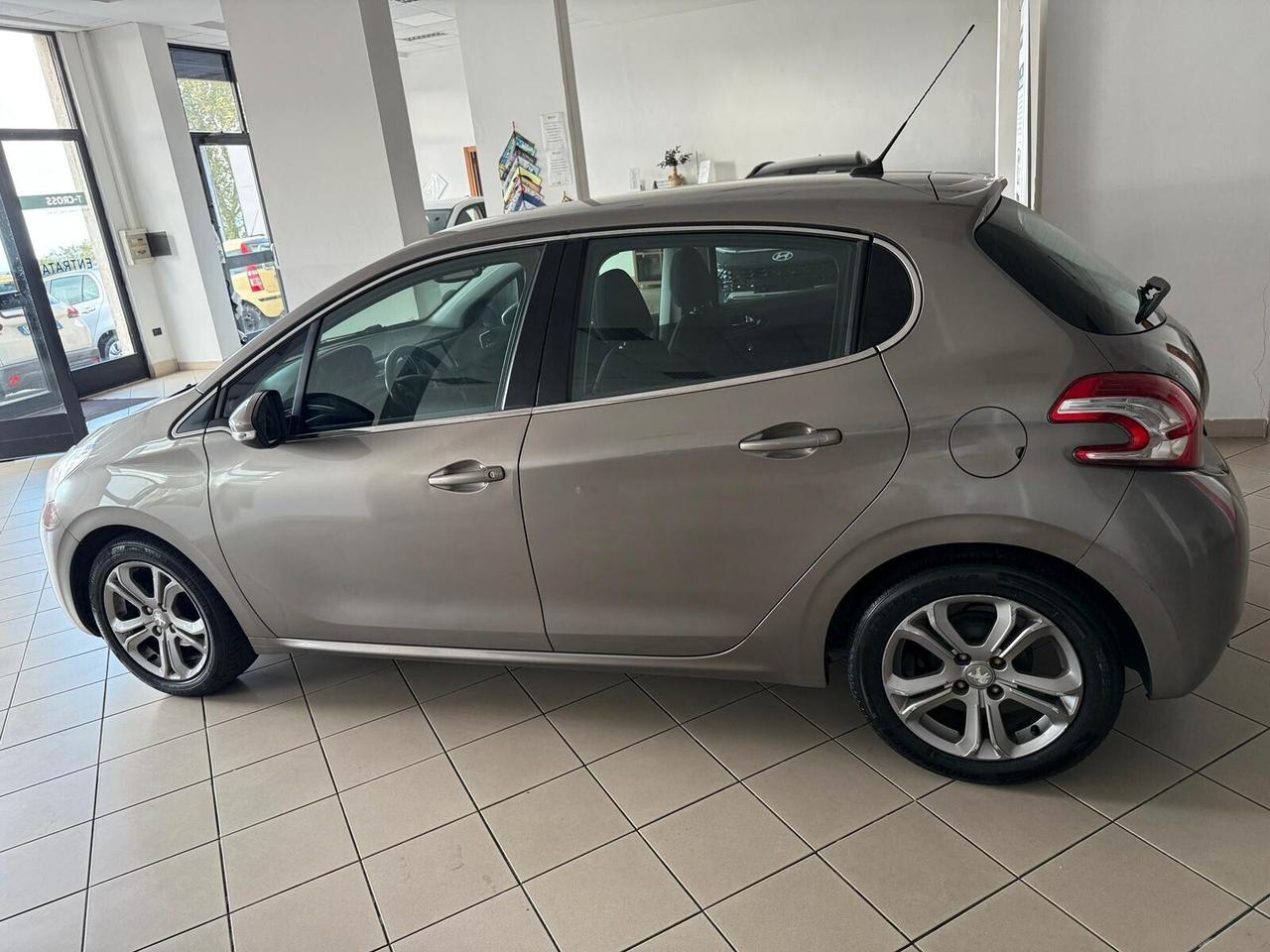 Peugeot 208 1.4 HDi 68 CV 5 porte Allure