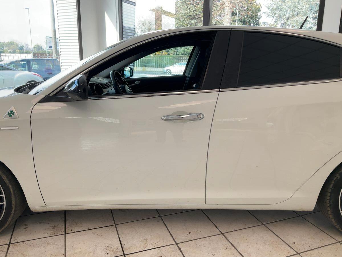 Alfa Romeo Giulietta 1.6 JTDm-2 120 CV Distinctive