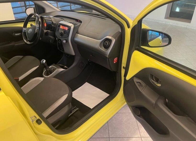 Toyota Aygo 1.0 VVT-i 69 CV 5 porte x-black TSS