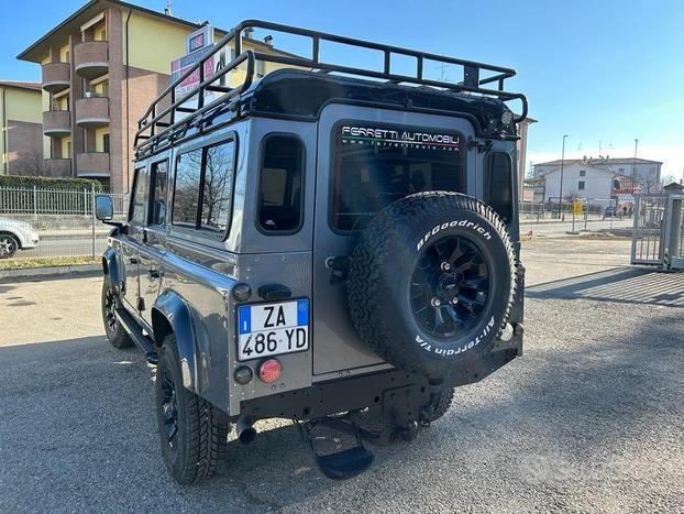 LAND ROVER - Defender - 110 2.5 Td5 S.W. SE