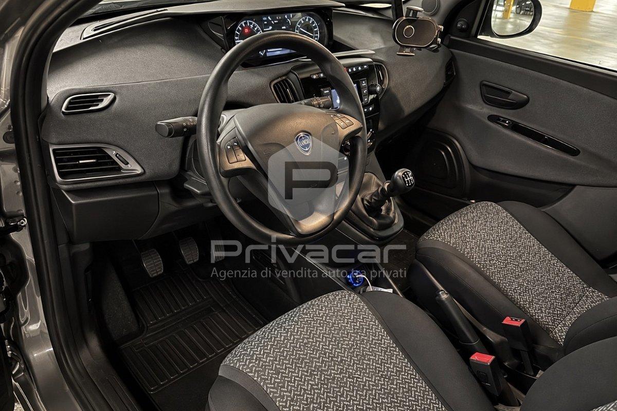 LANCIA Ypsilon 1.0 FireFly 5 porte S&S Hybrid Silver