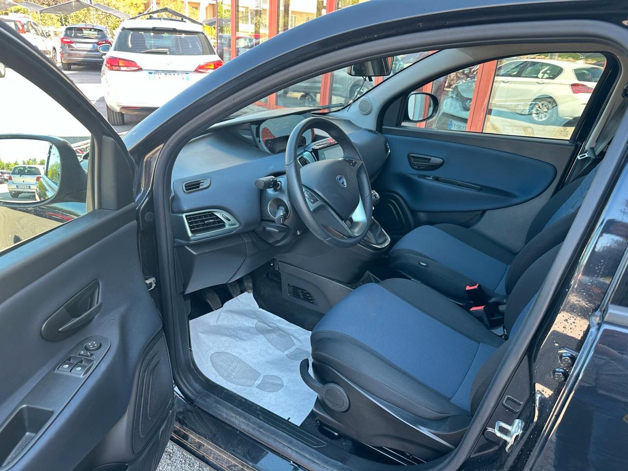 Lancia Ypsilon 1.0 FireFly 5 porte S&S Hybrid Platino