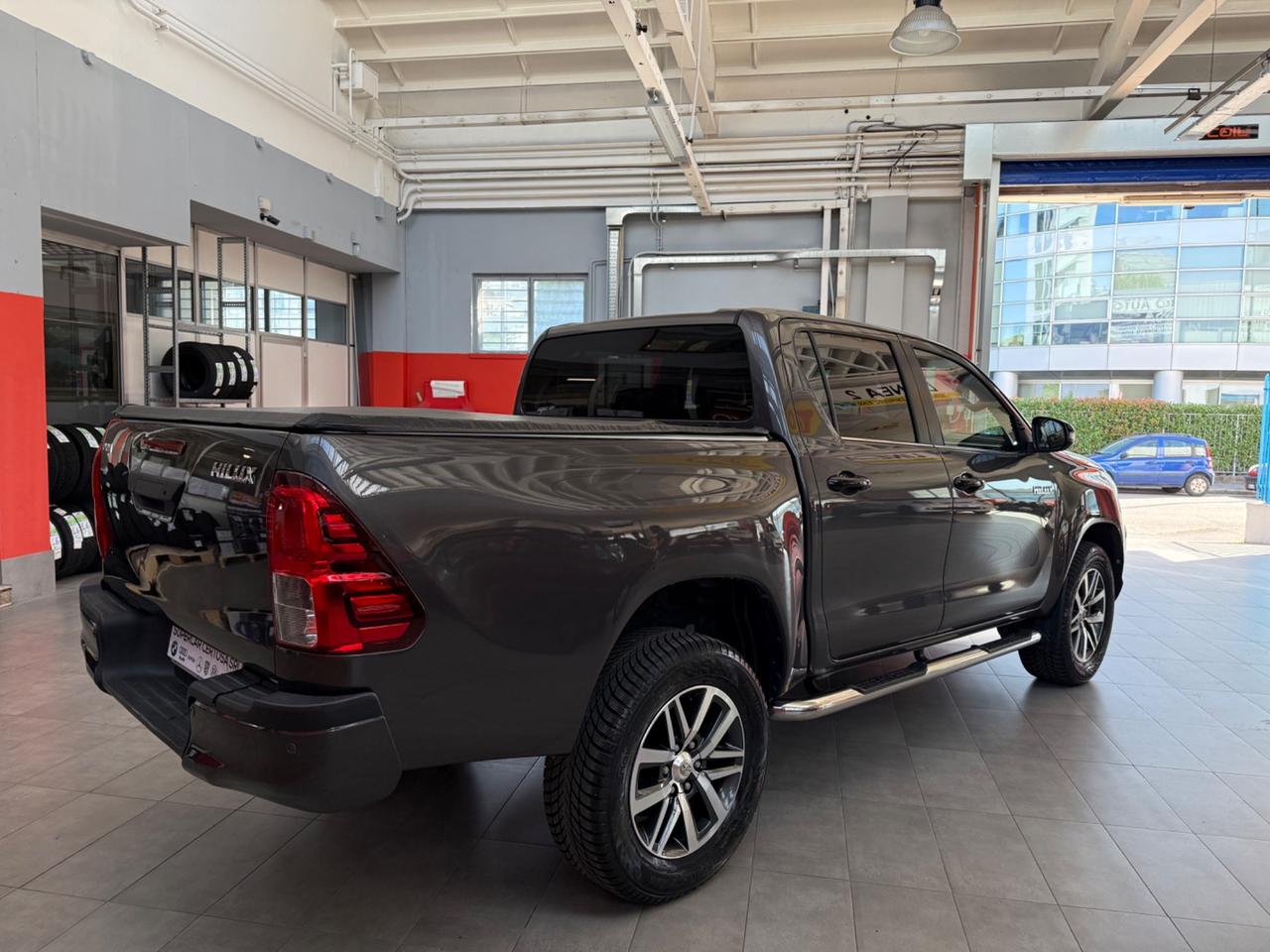 Toyota Hilux 2.4 D-4D A/T 4WD 4 porte Double Cab Lounge
