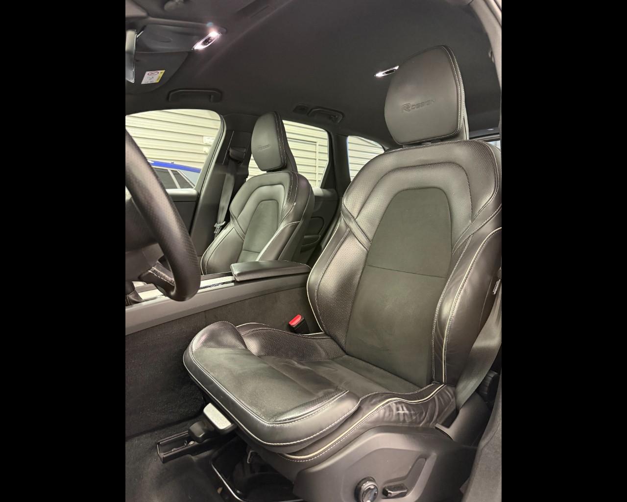 VOLVO XC60 D4 R DESIGN