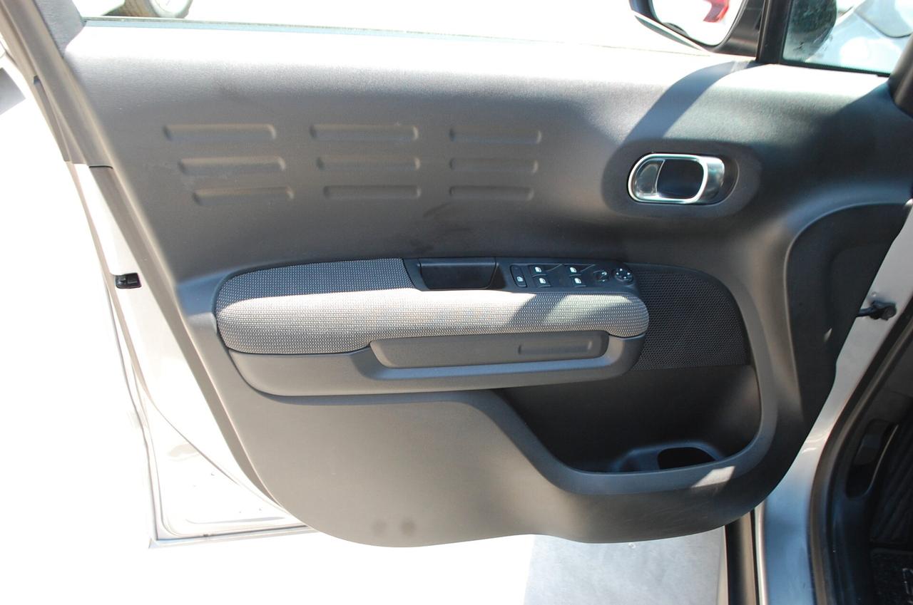 Citroen C3 Aircross 1.5 bluehdi 110CV Shine S&S Uff Italy USB Led Navi