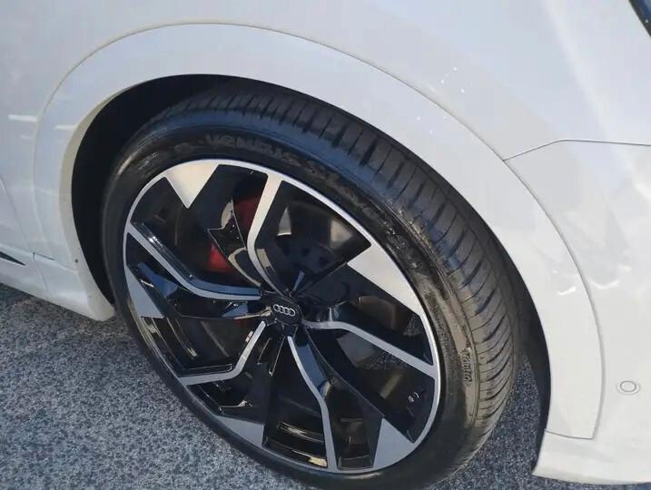 Audi Q8 50TDI 286CV COMPETITION BANG&OLUFSEN 23" CARBONIO
