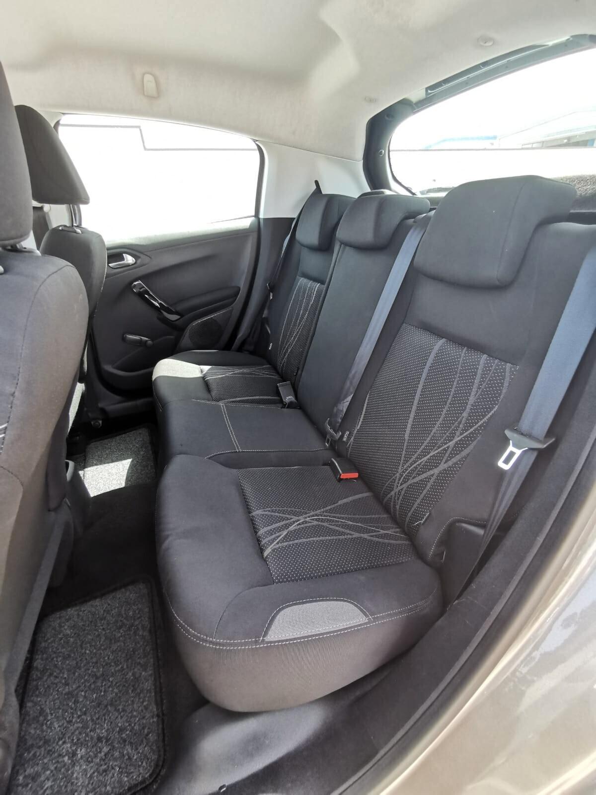 Peugeot 208 1.4 HDi 68 CV 5P. Active solo km.108000