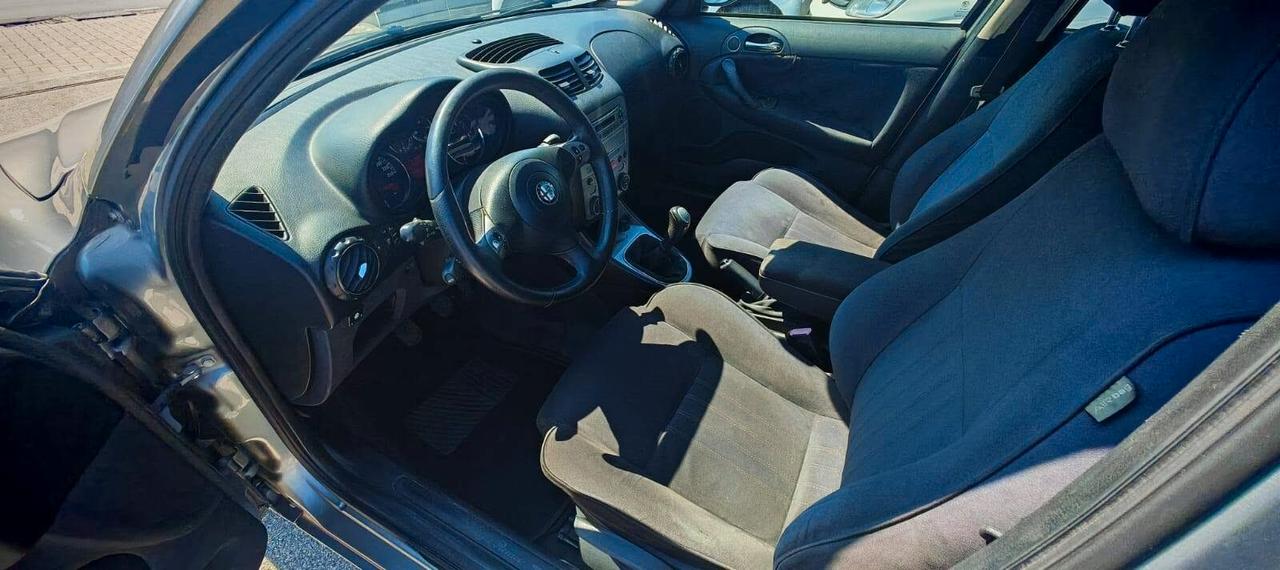 Alfa Romeo 147 1.6 16V TS 5 porte Distinctive