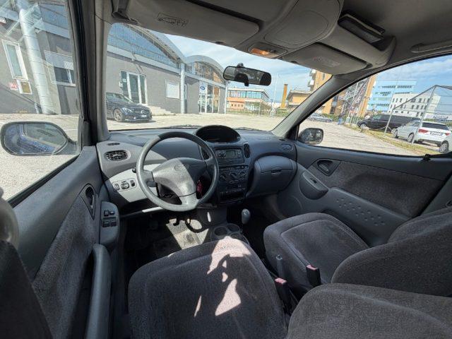 TOYOTA Yaris Verso 1.3i 16V cat Sol