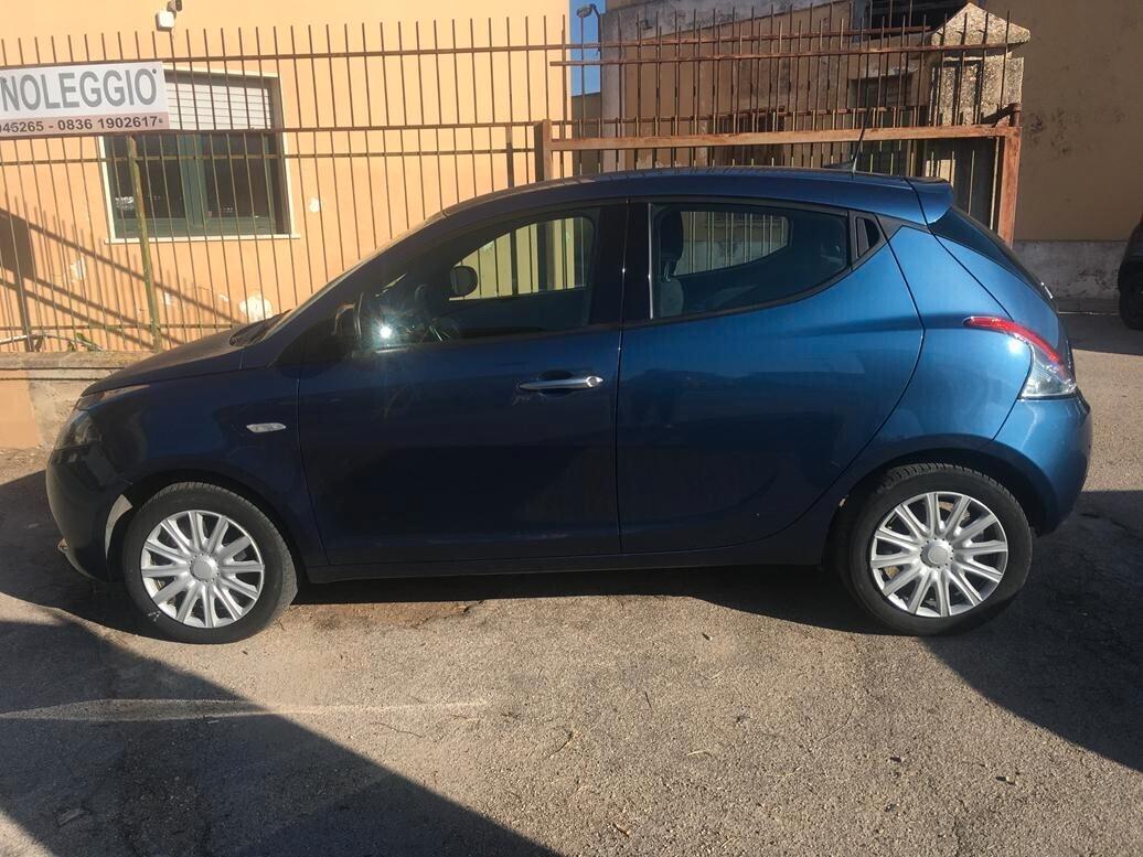 Lancia Ypsilon 1.0 FireFly 5 porte S&S Hybrid Gold