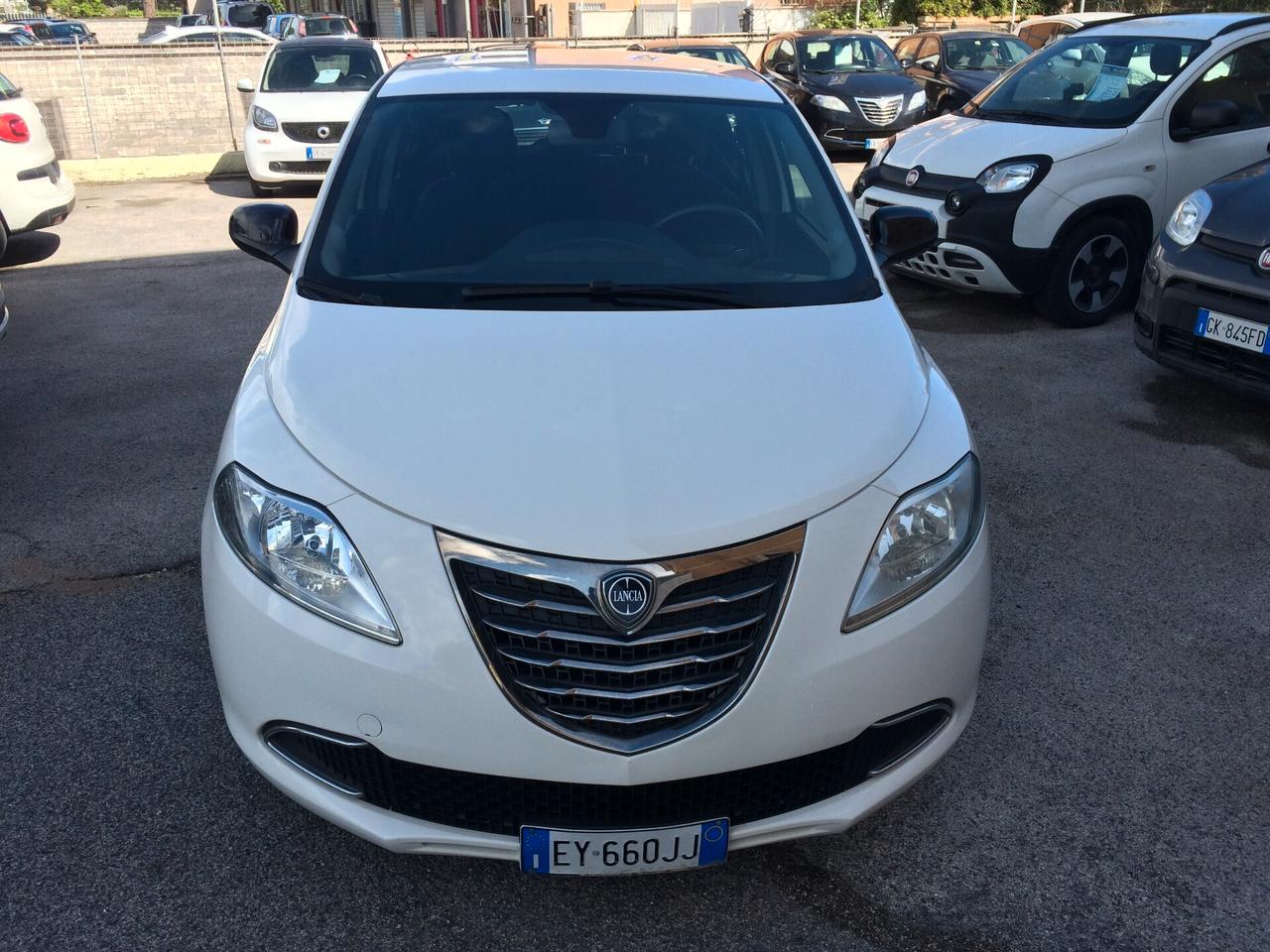 Lancia Ypsilon 1.2 69 CV 5 porte GPL Gold tagliandata distribuzione eseguita a km 138000 garanzia !