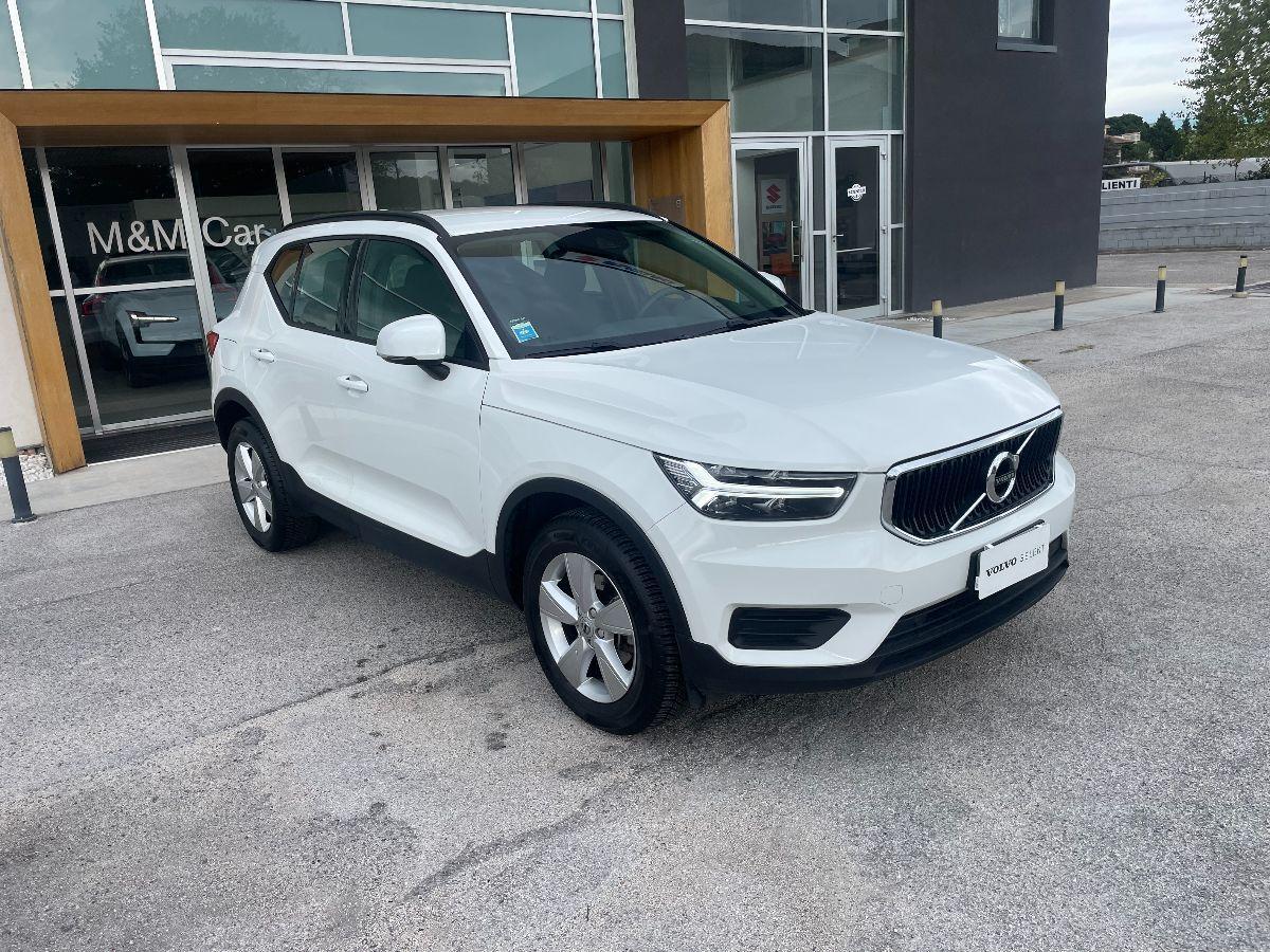 VOLVO - XC40 - T2 Momentum Core