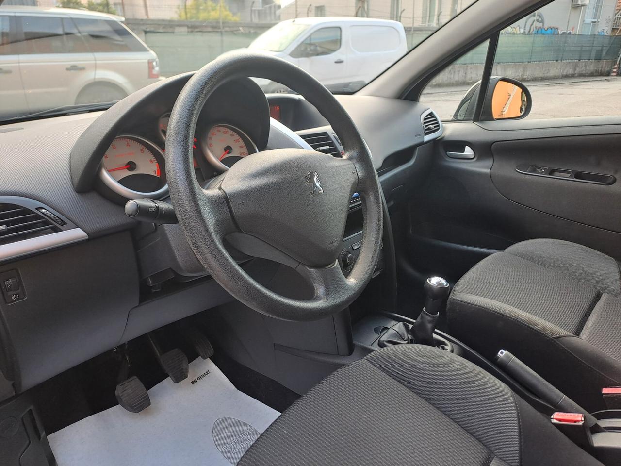 PEUGEOT 207 1.4 BENZINA *OK NEOPATENTATI*