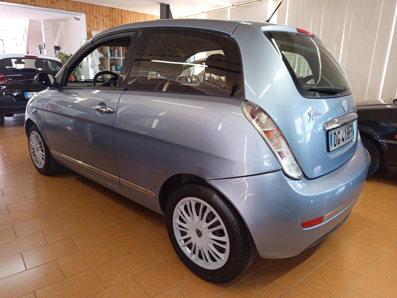 Lancia Ypsilon 1.2 Argento 121 Mila chilometri ok neopatentati