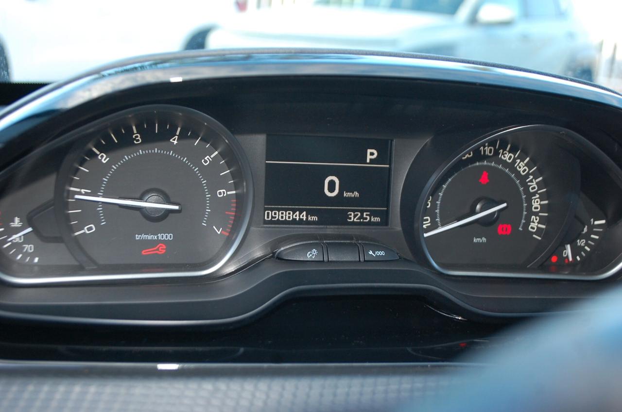 Peugeot 208 1.2 puretech 110CV EAT6 GT Line Uff Italy Navi USB