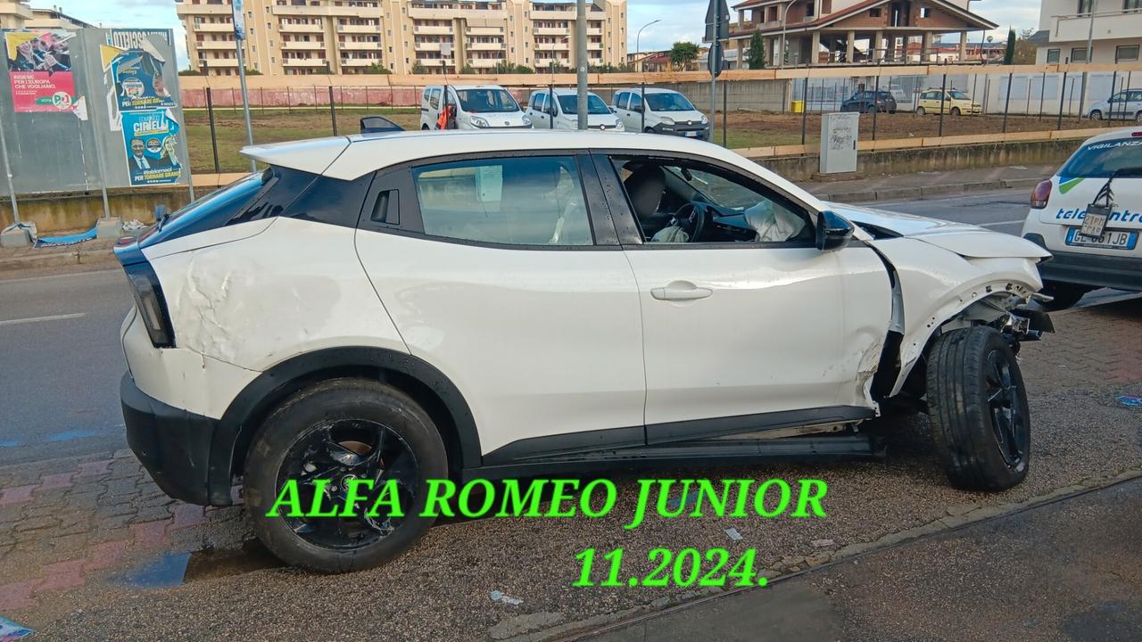 Alfa Romeo Junior incidentata sinistrata mondialcars 024