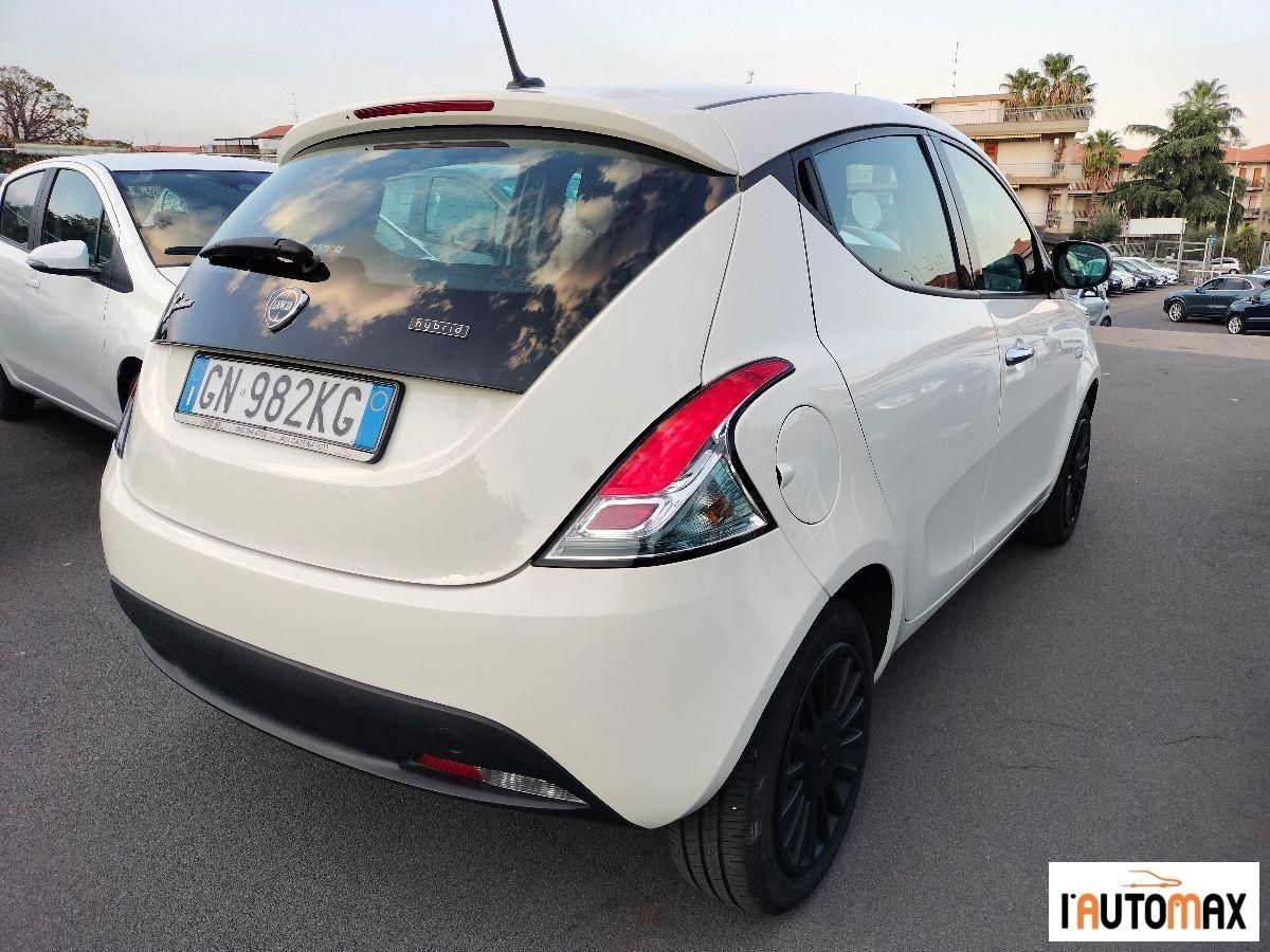 LANCIA - Ypsilon 1.0 firefly hybrid Silver s&s 70cv